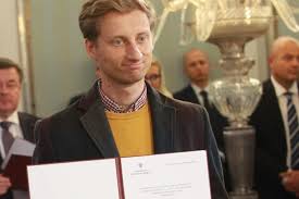 Jak sprawę komentuje poseł ko? Internauci Sa W Szoku Posel Ko Zaoferowal Dziennikarzowi Cysterne Masci Na Bol D Super Express Wiadomosci Polityka Sport