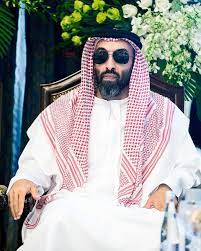 وحضر اللقاء الشيخ حمدان بن محمد بن زايد آل نهيان، والشيخ محمد بن حمد بن طحنون آل نهيان رئيس مجلس إدارة شركة مطارات أبوظبي، والشيخ شخبوط بن نهيان بن مبارك آل نهيان وزير دولة، وعلي الشامسي نائب. Adel Marzooq Ø¹Ø§Ø¯Ù„ Ù…Ø±Ø²ÙˆÙ‚ Auf Twitter 8 Ù…Ù† 9 Ø®Ø§Ù…Ø³Ø§ Ø§Ù„Ø´ÙŠØ® Ø·Ø­Ù†ÙˆÙ† Ø¨Ù† Ø²Ø§ÙŠØ¯ Ø¢Ù„ Ù†Ù‡ÙŠØ§Ù† 48 Ø¹Ø§Ù…Ø§ Ù…Ø³ØªØ´Ø§Ø± Ø§Ù„Ø£Ù…Ù† Ø§Ù„ÙˆØ·Ù†ÙŠ ÙˆØ£Ø­Ø¯ Ø§Ù„Ø´Ø®ØµÙŠØ§Øª Ø§Ù„ØºØ§Ù…Ø¶Ø© Ø£ÙƒØ«Ø± Ø§Ù„Ø¥Ø®ÙˆØ© Ø§Ù„Ù…Ù‚Ø±Ø¨ÙŠÙ† Ù…Ù† Ø£Ø®ÙŠÙ‡ Ù…Ø­Ù…Ø¯ Ø¨Ù† Ø²Ø§ÙŠØ¯