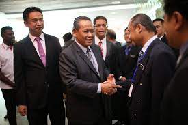 Pengerusi pakatan harapan negeri sembilan aminuddin harun hari ini mengangkat sumpah jawatan sebagai menteri besar. Mb Negeri Sembilan Masuk Pejabat Hari Pertama