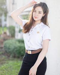 画像に含まれている可能性があるもの 1人以上 立ってる 複数の人 ผ หญ ง สาวมหาล ย สวย