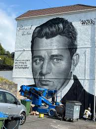 Less than an hour left to bid