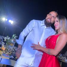 Así quedó evidenciado en una foto subida por sonia a su cuenta de instagram donde la describe como día de sol con mi papacito, y sale ella junto al futbolista muy abrazados. La Bronca Mas Bestia De Arturo Vidal Con Sonia Isaza Acaba En Ruptura