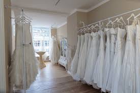 Maybe you would like to learn more about one of these? Wunderbare Brautkleider In Hamburg Ein Besuch Bei Der Elbbraut Lieschen Heiratet