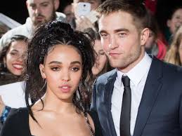 Robert douglas thomas pattinson (born 13 may 1986) is an english actor. Fka Twigs Says She Endured Horrific Racist Abuse From Fans Of Ex Fiance Robert Pattinson Business Insider India