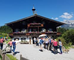 Der bergdoktor ist eine der beliebsten fernsehserien in deutschland und österreich. In Der Heimat Des Bergdoktors Reise Stories