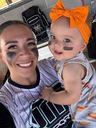 8-year-old Kimora dressed up as Angel Reese for Black History Month 🥹💜  (via iamher_32/IG) If you don't have anything nice to say, keep scrolling  and leave your hate out of this. |