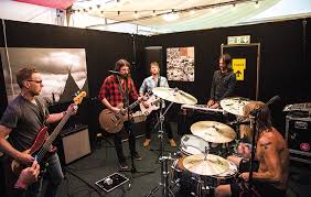 Buy wasting light here видео foo fighters garage tour full length канала foo fighters. Foo Fighters At Glastonbury 2017 Behind The Scenes Of Their Headline Set