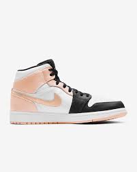 We are sourcing air jordans for this landmark catalogue. Air Jordan 1 Mid Schuh Nike Lu