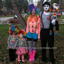Wenn du dich gerne verkleidest und gerne den clown spielst, dann bist du hier genau richtig. Homemade Clown And Mime Family Costumes Halloween Kostume Familie Clown Kostum Kinder Clown Kostum