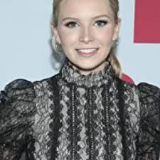 Emma (played by Madison Thompson) outfits