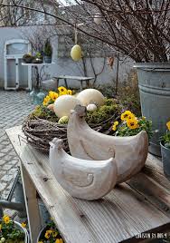 Naturliche Osterdekoration Osterdeko Im Garten Deko Mit Zinkgefassen Gartendeko Zu Ostern Strausseneier Gelbe Osereier Osterdekoration Dekoration Osterdeko