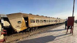 ونقل موقع اليوم السابع عن المحافظة قولها في بيان: Ø§Ù„ØªØ­ÙØ¸ Ø¹Ù„Ù‰ Ø³Ø§Ø¦Ù‚ Ø§Ù„Ù‚Ø·Ø§Ø± ÙˆØ¹Ø§Ù…Ù„ Ø§Ù„ØªØ­ÙˆÙŠÙ„Ø© ÙÙŠ Ø­Ø§Ø¯Ø« Ø§Ù„Ù…Ù†ØµÙˆØ±Ø© Ø§Ù„Ù…Ø­Ø§ÙØ¸Ø§Øª Ø§Ù„ÙˆØ·Ù†