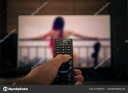 Porn Pornografía Control Remoto Mano Hombre Fondo Una Película Erótica —  Foto de stock 645929278 © diy13@ya.ru