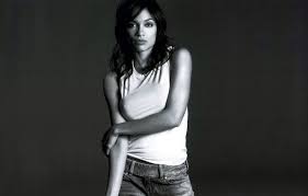 Rosario dawson is an american actress who has appeared in a variety of movies, including 'rent,' 'grindhouse' and 'sin city.' she's also known for her on may 9, 1979, rosario isabel dawson was born in new york city to singer isabel celeste. Wallpaper Black And White Rosario Dawson Rosario Dawson Images For Desktop Section Devushki Download