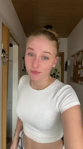 Xenia Brown's Instagram, Twitter & Facebook