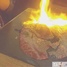 肉バル銀次郎といえば コレ 極上大判炙り寿司 お客様の目の前で豪快に炙る 超エンターテイメント 壮大なスペクタクル寿司 肉バル銀次郎 京都肉バル 肉 ワイン ディナー 京都 先斗町 炙り寿司 エンターテイメント 豪快 ファイヤー