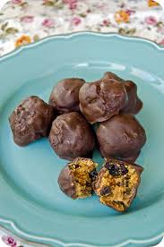 Boozy Christmas Cake Truffles Easy And Resourceful Christmas Cake Christmas Pudding Cake Truffles