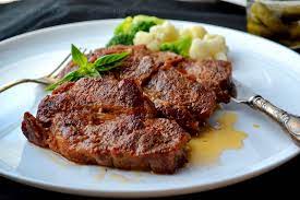 Orice friptura la tava, fie ea de porc, vita, pui, rata sau miel presupune un efort minim din partea celui sa stiti ca am facut friptura asta de ceafa de porc la cuptor chiar de anul nou, pe 1 ianuarie 2017. FripturÄƒ De Porc DupÄƒ Modelu Ardelenesc BucÄƒtÄƒria Familiei Mele