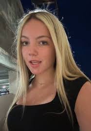 Kimberly Mclellan's Instagram, Twitter & Facebook