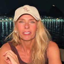 Adriane Galisteu se pronuncia sobre a série de Ayrton Senna na Netflix:  “Todas as homenagens são merecidas e bem feitas […] A história dele é muito  maior que meu relacionamento com ele -