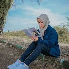Bagaimana pandangan masyarakat tentang vape dan wanita yang ber hijab? Foto Cewek Hijab Cantik Baca Buku Beautiful Hijab Hijabi Beauty