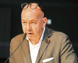 Region: Becker will ab September bauen