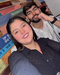 Do pagal ek hi frame mein kitne ache lag rhe h 🤣🧿❤️ . . . . .  #dayout#cafe#friendshipgoals#couplegoals#lucknow#friendsforever#pagalpanti#instagram#foreverbond#gomtinagar#soulmate#cutie#suggested