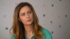 Na łódzkim wydziale aktorskim w 2010 roku ukończyła edukację i stała się dyplomowanym artystą. Laura Breszka Epicgirl Pl