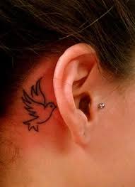 Bird Tattoo Behind Ear For Guys White Flying Dove Tattoo Behind Ear Styles Style Tatoverte Jenter Tatoveringer Trender