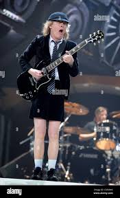 déguisement angus young acdc.com