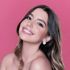 Vera Singer's Instagram, Twitter & Facebook