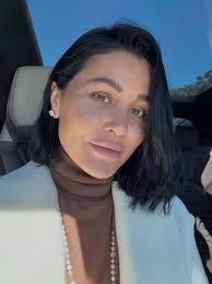 We are all curious and we all like to take a peek at other people's things,  but we women don't even talk about it. It's not surprising here because we  have a