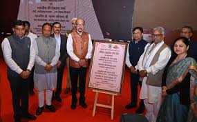 राज्यपाल श्री रमेन डेका की पहल पर पंडित रविशंकर शुक्ल विश्वविद्यालय में  स्थापित महान संत, समाज सुधारक और सांस्कृतिक चेतना के प्रणेता ...