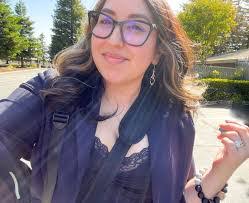 Kelly Prins's Instagram, Twitter & Facebook