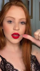 vocês ignoram um batom borrado?? glow up pra gente ajudar a subir em 🤪✨  #fy #dancinha #maquiagem #ruiva #batomvermelho #makeup