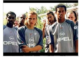 Adams was an american skateboarder who, as a teen, was the youngest member of the zephyr competition skateboarding team. This Photo Shows Legendary Nigerian Footballer Jay Jay Okocha Posing With Tottenham S Coach Mauricio Pochettino Brazilain L Psg Ronaldinho Gaucho Desportivo