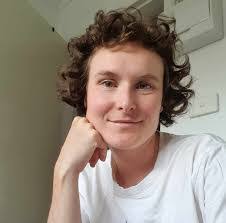 Lauren Squire's Instagram, Twitter & Facebook