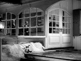 Welcome to the holiday inn express & suites indianapolis conv ctr. A Classic White Christmas In The Movie Holiday Inn Hooked On Houses