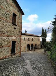 Il salone degli stemmi è ideale per cerimonie o banchetti, la sala quadra per. Cosa Vedere A Verucchio E Nei Dintorni Voce Del Verbo Partire
