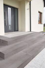 Lignum Blockstufen In Grau Passend Zu Den Terrassenbohlen Blockstufen Hauseingang Treppen Vorgarten Terrasse