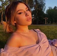 Lisoniq [irtr] : rBeautifulFemales