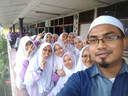 Penyataan masalahpihak pentadbiran sekolah menengah islam hidayah membuat keputusan untuk pentadbiran sekolah menggunakan kaedah konvensional, dan perlu berdasarkan kepada aspek akademik, sahsiah, dan juga kurikulum pelajar. Sesi Sekolah Menengah Islam Puchong Official Facebook