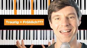 So Spielst Du Jedes Frohliche Lied In Einer Traurigen Version Und Umgekehrt Youtube
