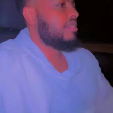 DONALD IYO DALXOREEYE. Xasan wuxuu habar shiish ku dilay ninkii asbuuc ka  hor lahaa Soomaaliya Madaxweyne ma leh. Calaamadda suulka ee Trump  isticmaalayay waxaa loo isticmaalaa markaad muujinayso qanaacaad.