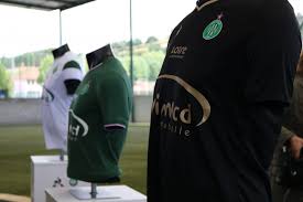 Achetez en toute confiance et sécurité sur ebay! On A Teste Presentation Des Nouveaux Maillots 2017 2018 De L As Saint Etienne Par Le Coq Sportif Sportbuzzbusiness Fr
