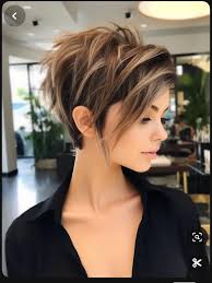 Hi! I struggle finding a reiliable hair stylist, and im in search of one  thats good with under layer color or peekaboos