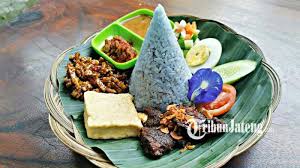 Terima pesanan nasi krawu dengan warna biru segar cantik. Nikmatnya Nasi Telang Si Biru Yang Bikin Sehat Dan Kenyang Tribun Jateng