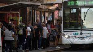 A diferencia del transporte privado, los viajeros del transporte público tienen que adaptarse a los horarios y a las rutas que ofrezca el operador y dependen en mayor o menor medida. Svsb13cw C3zvm