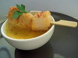 Petite Brochette De Noix De St Jacques Juste Poelees Sauce Curry Et Pointe De Curcuma Recette Noix De St Jacques Recettes De Cuisine Cuisine Et Boissons