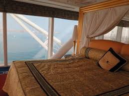 Yes, guests have access to an indoor pool, a fitness center, and a sauna during their stay. Burj Al Arab Panorama Suite Bett Bild Von Burj Al Arab Dubai Tripadvisor